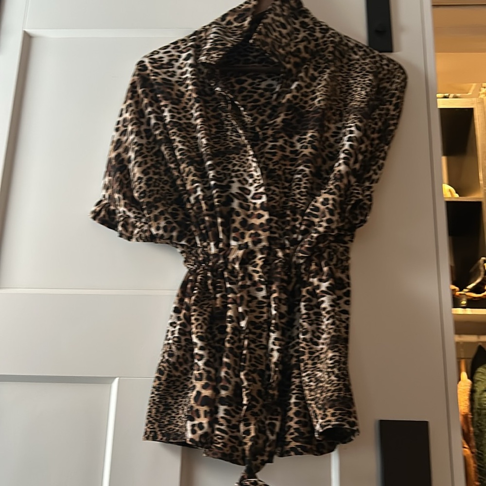 Animal print adjustable waist 
Blouse